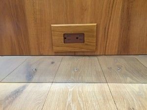 Teak screwless switchplates